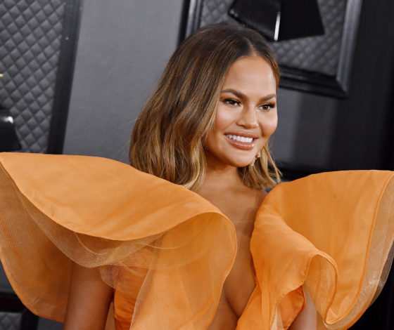 По примеру Крисси Тейген: голливудские звезды, которые носят российские бренды