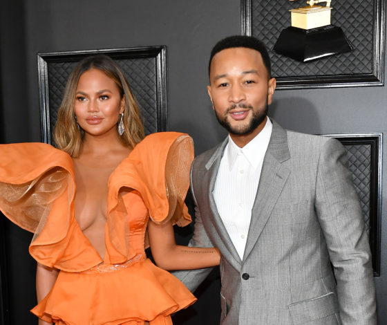 После потери ребенка: Крисси Тейген впервые вернулась в социальные сети