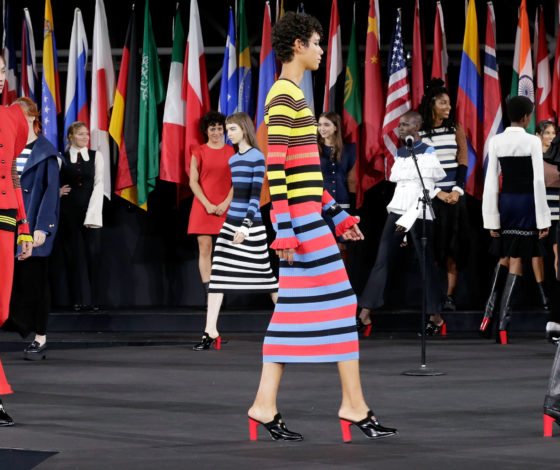 Opening Ceremony закрывает свои магазины