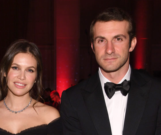 Редкое фото: Дарья Жукова с мужем Ставросом Ниархосом и дочерью Леей на дне рождения друга