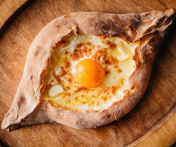 «Хачапурия»: акция на хачапури и вино