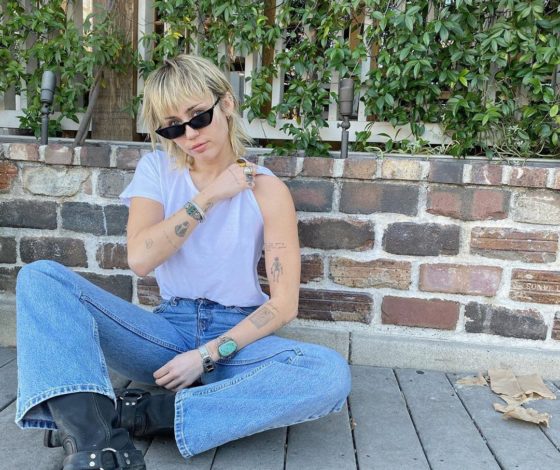 Майли Сайрус и другие звезды, которые сменили прическу в 2020