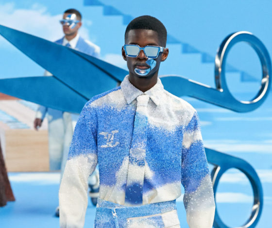 Показ Louis Vuitton на мужской Неделе моды в Париже