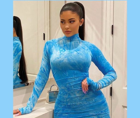 Платье Кайли Дженнер стоит 3 тысячи рублей