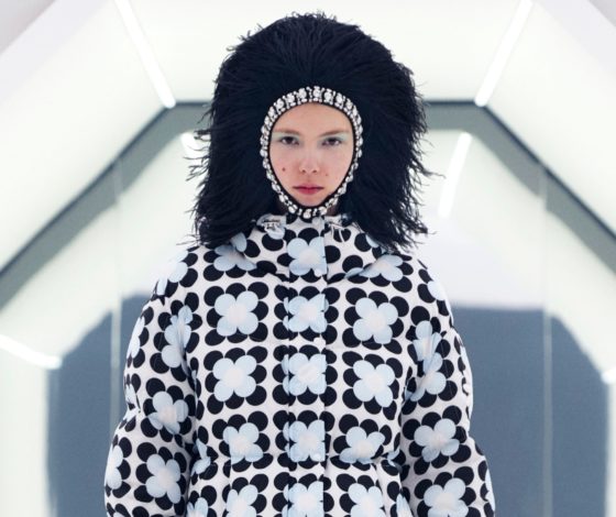 Показ Moncler 8 Richard Quinn на Неделе моды в Милане