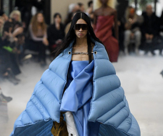 Огромные пуховики и большие плечи: весь показ Rick Owens
