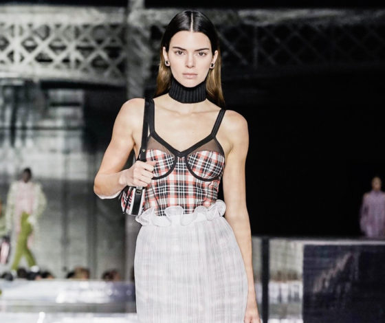 Кендалл Дженнер, Ирина Шейк, Белла и Джиджи Хадид на показе Burberry в Лондоне