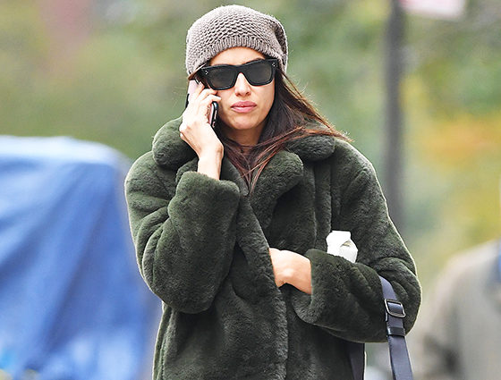 На примере звезд: как носить шапки этой зимой