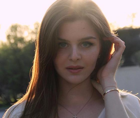 Эксклюзив PEOPLETALK: что в косметичке 20-летней дочки Тины Канделаки Мелании