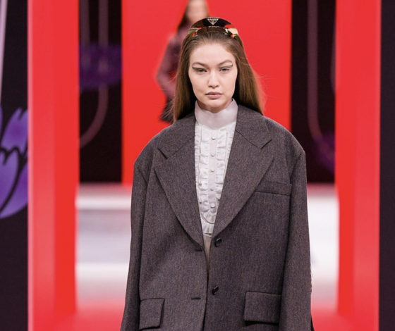 Джиджи Хадид и Кайя Гербер на показе Prada в Милане