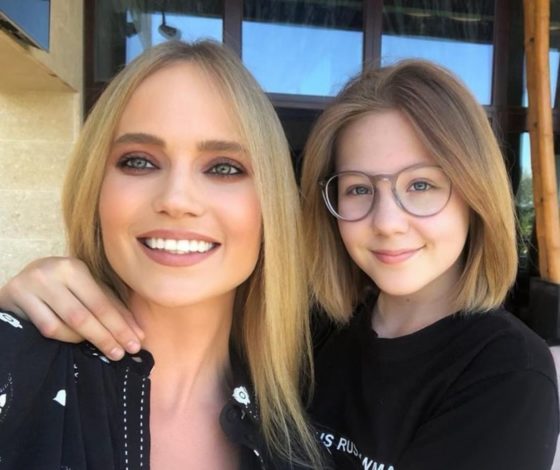 Дочь Глюкозы сменила каре на фиолетовый «ежик»