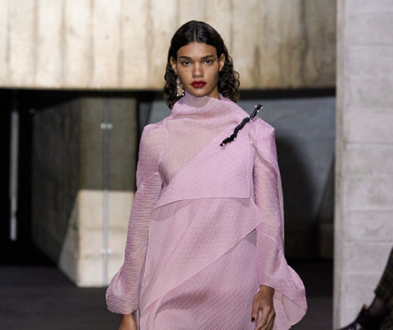 Показ Roland Mouret на Неделе моды в Лондоне