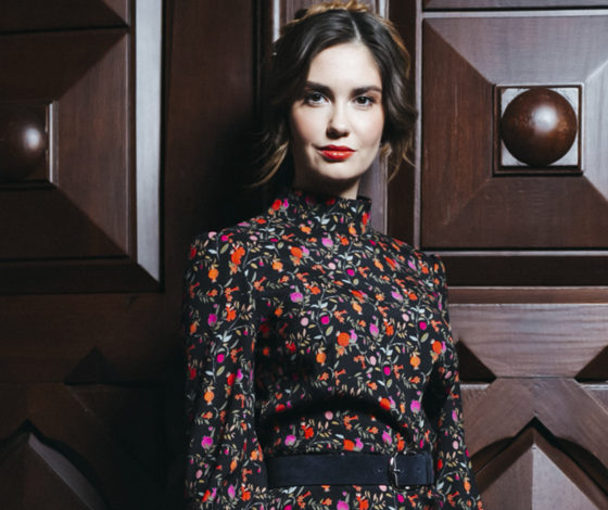 В обнимку: Агата Муцениеце засветила незнакомца в Stories