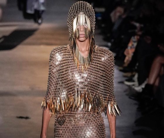 Пайетки и кружево: весь показ Paco Rabanne в Париже