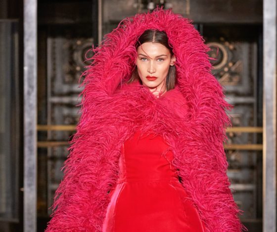 Белла Хадид закрыла показ Oscar de la Renta