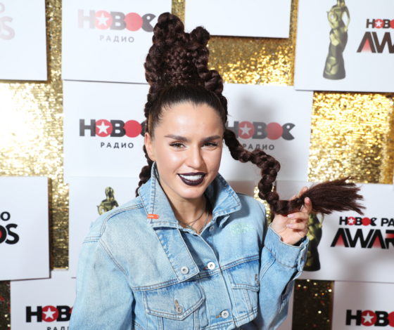 Zivert и Айза Анохина на премии «Новое Радио AWARDS»