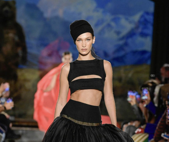 Белла Хадид на показе Brandon Maxwell в Нью-Йорке