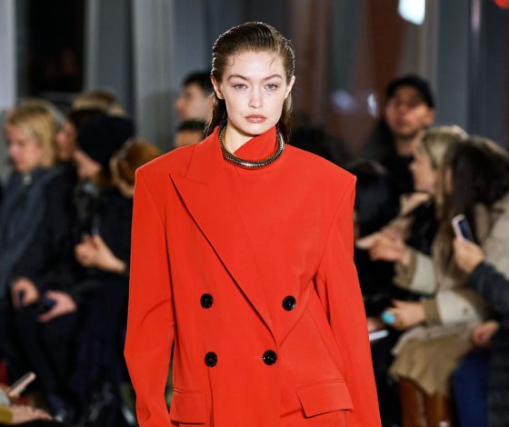 Джиджи Хадид и Кайя Гербер на показе Proenza Schoulder в Нью-Йорке