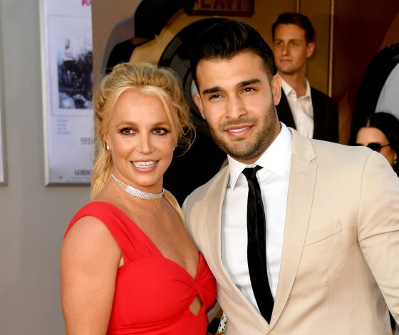 Сама ли Бритни Спирс ведет соцсети и почему она не посещает мероприятия? Отвечает муж певицы