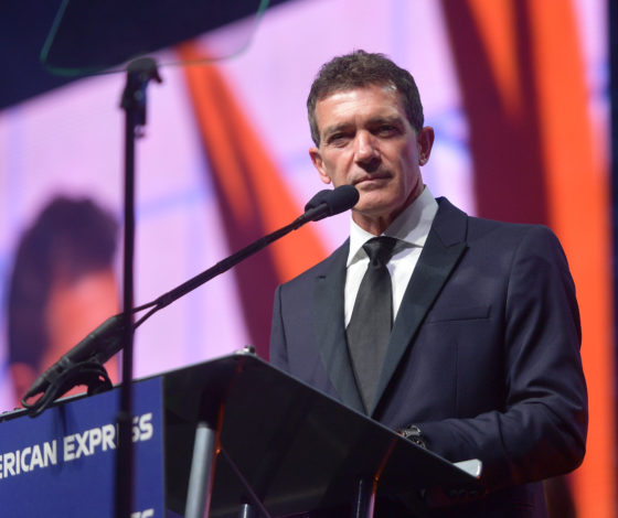 Видео дня: Антонио Бандерас станцевал канкан