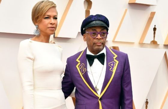 Режиссер Спайк Ли почтил память Коби Брайанта – пришел на церемонию «Оскар» в костюме с номером баскетболиста