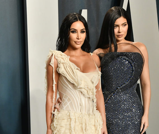 Ким Кардашьян и Кайли Дженнер закрыли производство косметики в США