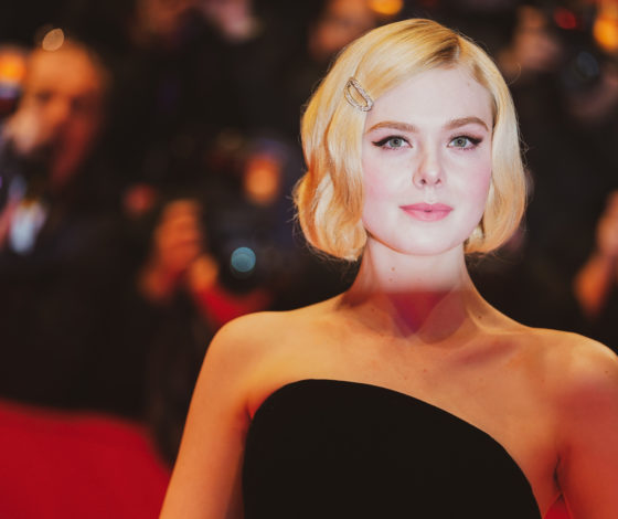 Эль Фаннинг появилась в компании своего парня