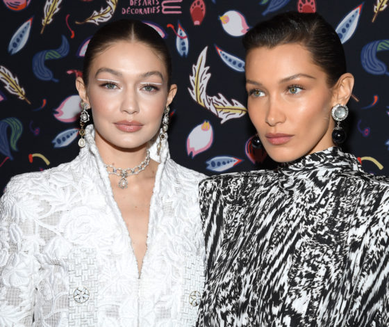 Джиджи и Белла Хадид на открытии выставки Harper's Bazaar