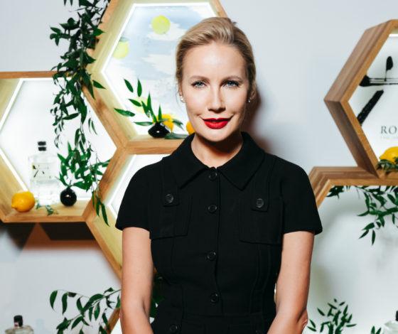 Елена Летучая, Юлия Барановская и Агата Муцениеце на гастрономическом ужине