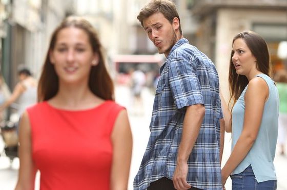 Мем с неверным бойфрендом переделали в комикс