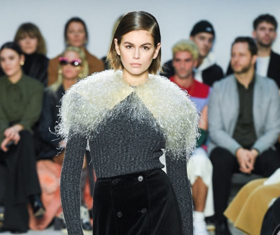 Кайя Гербер на показе JW Anderson в Лондоне