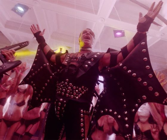 Россиянок из клипа для взрослых Тилля Линдеманна затравили в Сети. Они удалили аккаунты