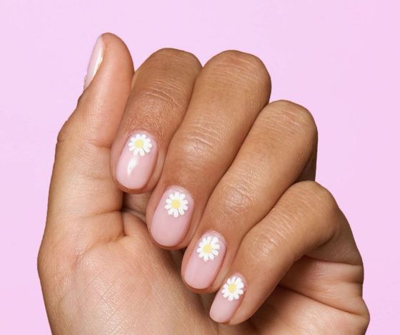 Топ-20 вариантов цветочного маникюра к 8 Марта