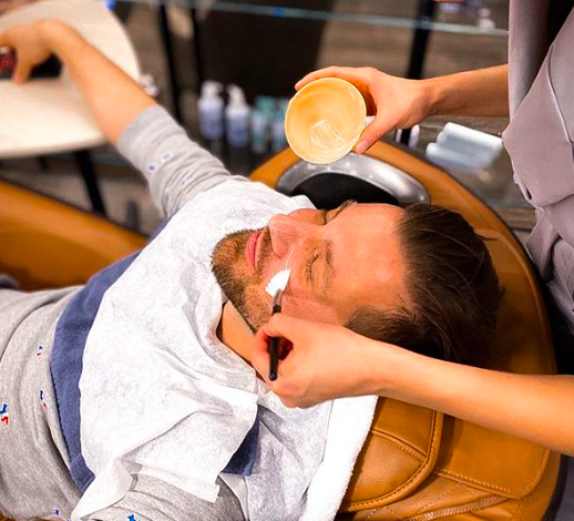 Для мужчин: новый салон красоты Hims