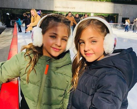 «Самые красивые близняшки в мире» выпустили коллекцию купальников