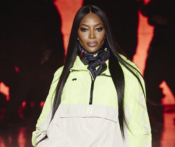 Неловкий момент: Наоми Кэмпбелл показала, как упала во время показа