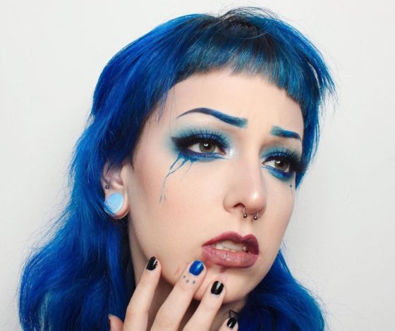 Новый безумный тренд: брови под цвет теней