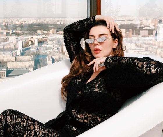 Пока на карантине: Анна Седокова выпустила стильную линию одежды для дома в LA Story