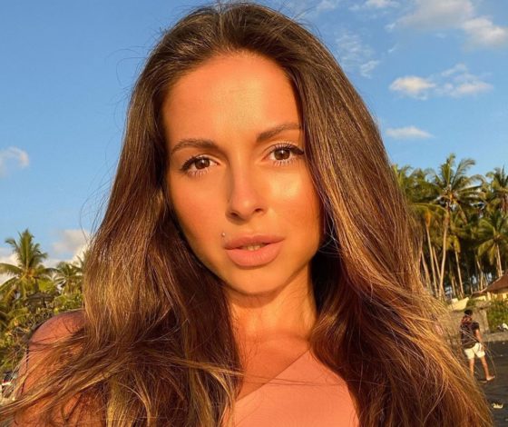 «Не прикасайтесь маской к лицу и одежде»: Нюша рассказала, что нужно делать с использованными масками