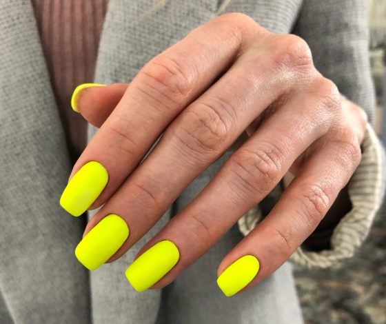 Топ-10 вариантов яркого маникюра