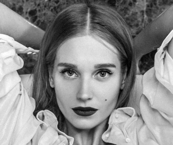 Эксклюзив. Кристина Асмус постриглась прямо в кадре, а еще рассказала о ролевых играх с Гариком Харламовым и гонорарах