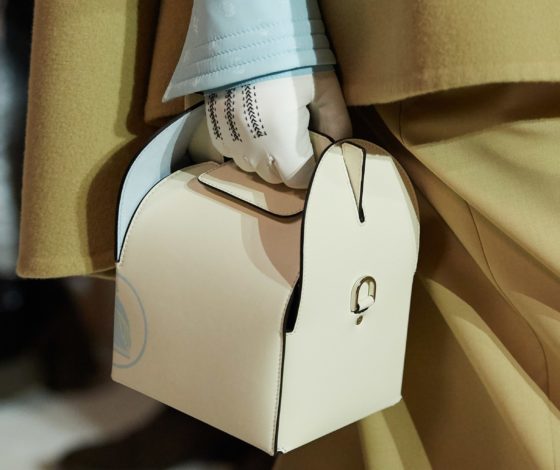 Корзины Maison Margiela и кожаные коробки Lanvin: топ сумок на Неделе моды в Париже