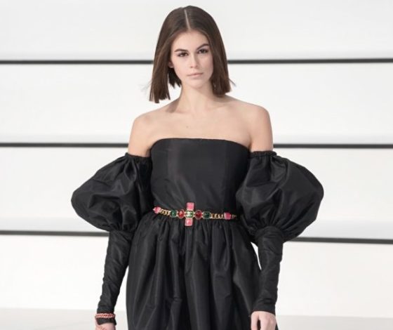 Пышные юбки и пайетки: топ платьев на Неделе моды в Париже