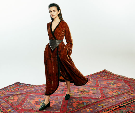 Бренд Alena Akhmadullina выпустил капсулу Middle East: в ней платья с вышивкой и стильные сумки