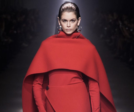 Кайя Гербер на показе Givenchy в Париже