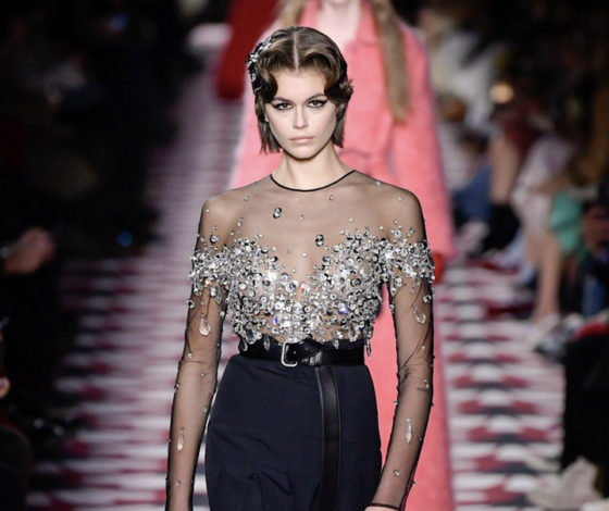 Кайя Гербер, Белла и Джиджи Хадид на показе Miu Miu в Париже