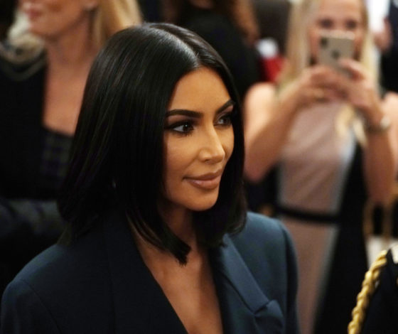 Розовые, голубые, пепельные: собрали все эксперименты с волосами Ким Кардашьян