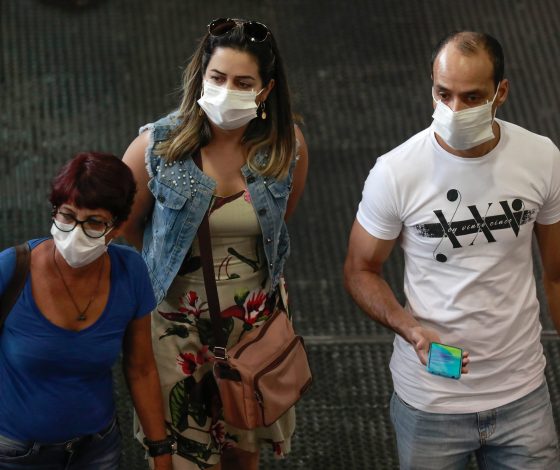 Маски, туалетная бумага и макароны: что покупают во время пандемии коронавируса