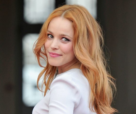 «Бритье – напряженное занятие»: Рэйчел Макадамс рассказала о своем решении не избавляться от волос на теле