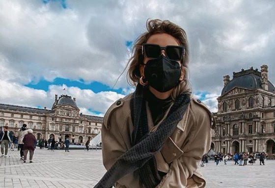 Новый тренд: как звезды носят маски от коронавируса